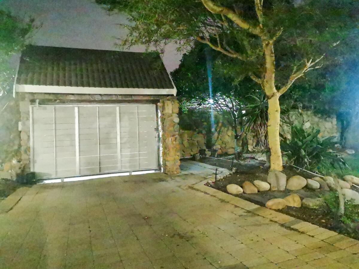 29 On Edward - 4 Bedroom House *