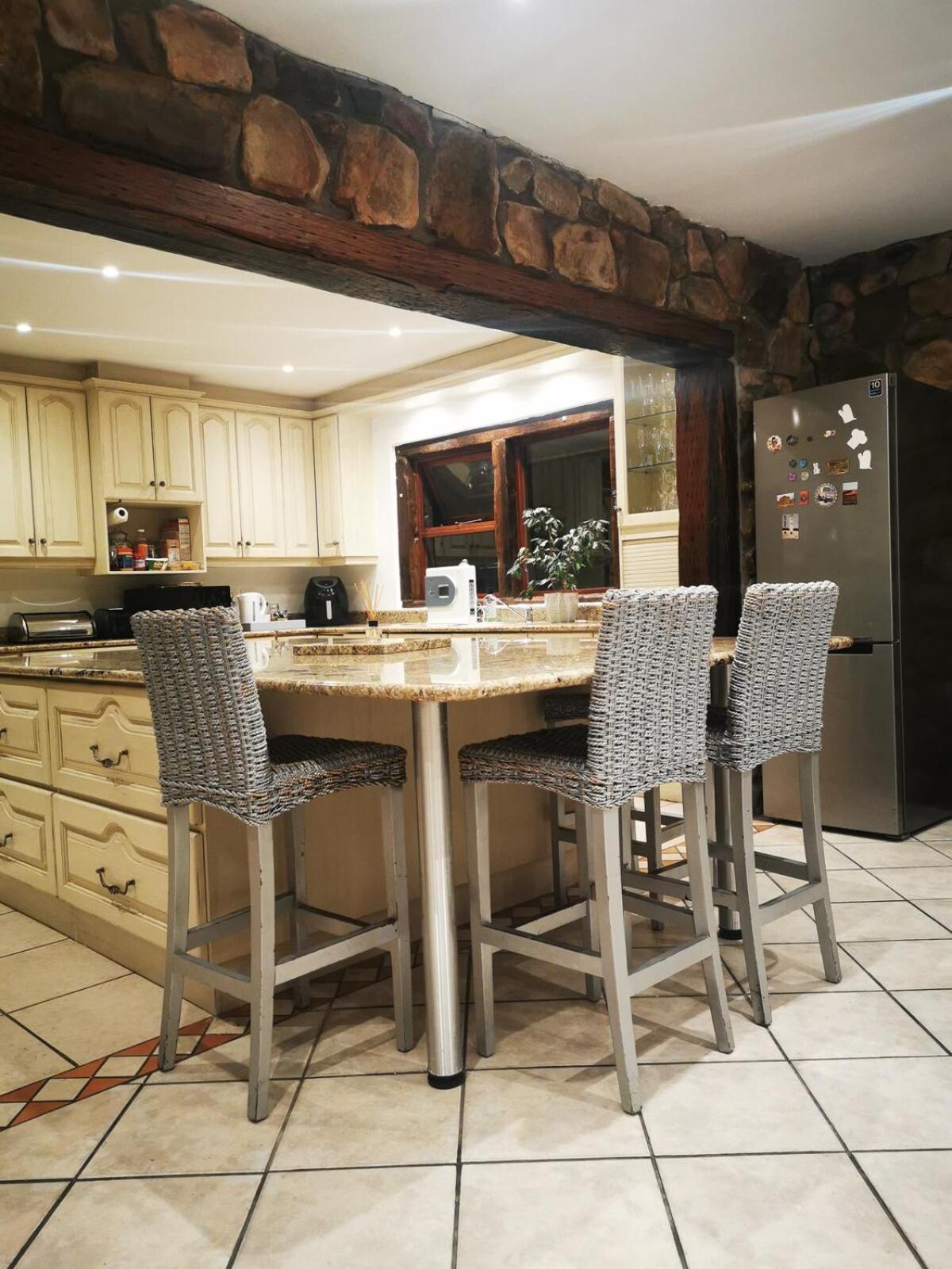 29 On Edward - 4 Bedroom House * Cape Town